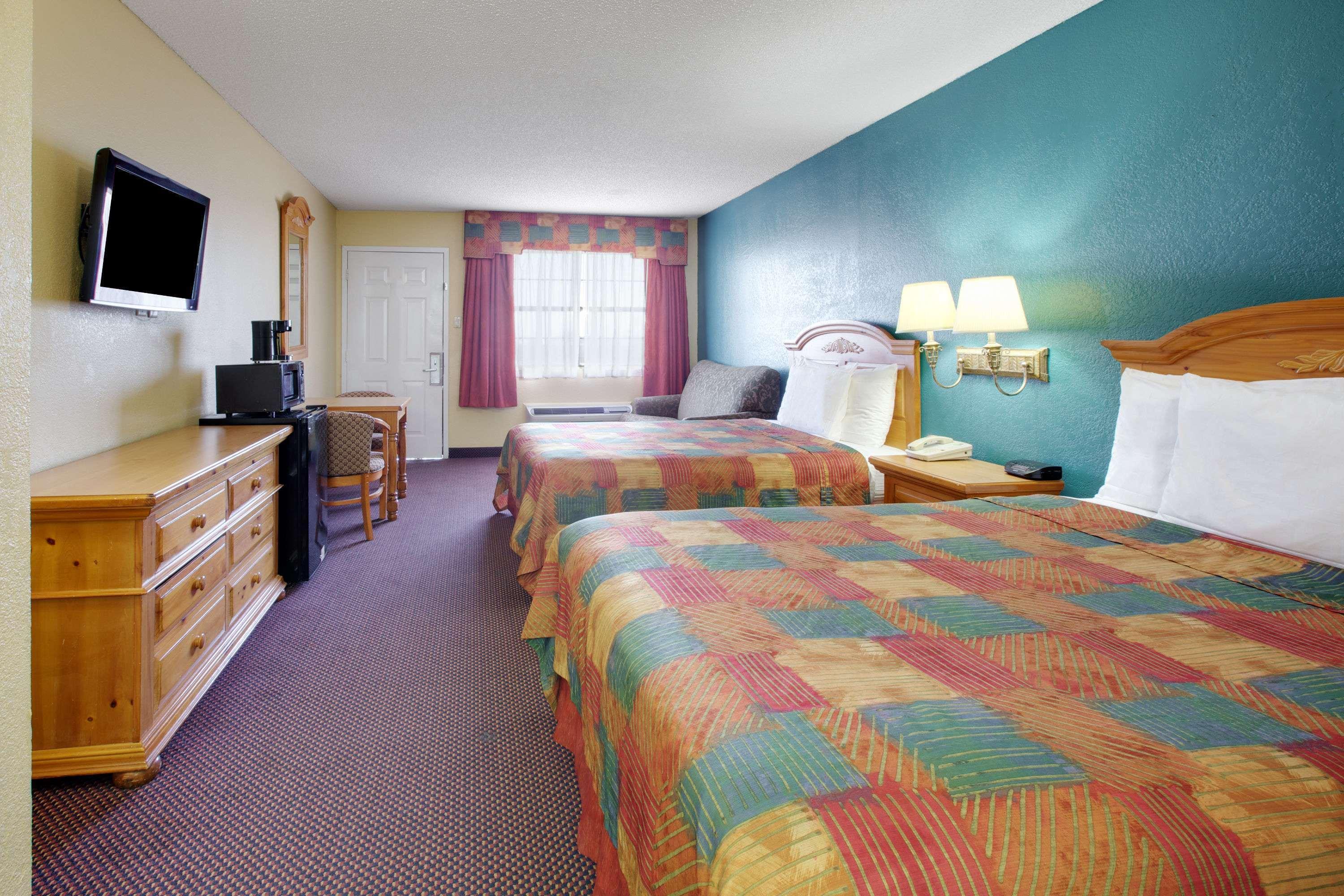 Baymont By Wyndham Terrell Hotel Eksteriør billede